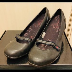 Merrell ladies black slip on shoes